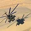 Der CH-53 ist seit bald 40 Jahren für die Bundeswehr im Einsatz. Hier ist er im Tiefflug über der Wüste von Termez nach Kunduz unterwegs.