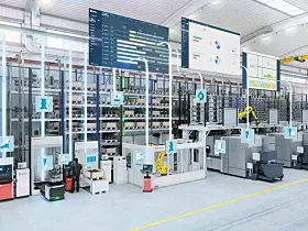 Unter dem Motto „Automate Machining and More“ hat der Automatisierungsexperte Fastems präsentiert, welche Möglichkeiten ein FFS im Jahr 2025 bietet. Ein solches System verkettet und automatisiert nicht nur 4- sowie 5-Achs-Bearbeitungszentren beliebiger Hersteller, sondern integriert darüber hinaus zahlreiche zusätzliche Prozesse entlang der Wertschöpfungskette – hierzu gehört zum Beispiel ein automatisierter Werkzeugwechsel, das robotergestützte Entgraten, das Waschen von Teilen, eine Qualitätssicherung und eine lückenlose Rückverfolgbarkeit der gefertigten Teile.