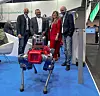 Anymal und Vertreter:innen der Firmen Outokumpu und Anybotics auf der Green Steel World Conference