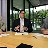 Bertram Kawlath (m.) im Gespräch mit Claus WIlk (re.) und Stefan Weinzierl