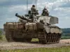 Platz 8: Der Challenger II. Mit einem Gewicht von 62,8 Tonnen gilt der Brite als einer der schwereren Kampfpanzer der Gegenwart. Er verfügt über einen Perkins CV-12-Dieselmotor, der ihn mit 1.217 PS auf bis zu 59 km/h bringt.