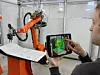 Die neue AR-Software von Kuka visualisiert die Umgebung von Roboterzellen live auf dem Smartphone.