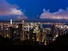 Die Skyline Hong Kongs bei Nacht