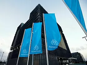 Der Platz 13 geht an Thyssenkrupp. Im Vorjahr war es noch Platz 7. Das Unternehmen erwirtschaftete 5,04 Milliarden Euro (Vorjahr: 5,04 Milliarden Euro).