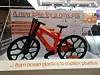 Orangenes Fahrrad von Igus