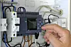 Hand und SPS: Programmierung und Test einer SPS. PLC Steuerung