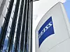 Zeiss-Logo vor dem Hauptsitz