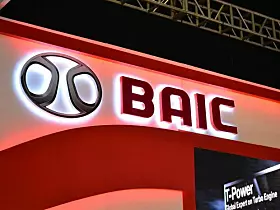 Platz 8: BAIC. Die Beijing Automotive Industry Holding ist ein staatseigener Automobilhersteller, der 1958 gegründet wurde und seinen Hauptsitz in Peking hat. BAIC g unter den Marken ARCFOX, BEIJING, BAIC ORV, BAIC Foton und BAIC Changhesowie. Im Jahr 2025 wurden 1,75 Millionen Fahrzeuge abgesetzt.