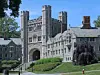 Platz 4: Die Princeton University (USA). Princeton legt einen starken Fokus auf Geisteswissenschaften und hat sich als Zentrum für Philosophie und Politik etabliert. Es ist bekannt für seine exklusiven Studienprogramme und seine interdisziplinäre Forschung, die weltweit Anerkennung findet. Times Higher Education World University Rankings 2025 kommt Princeton auf einen Score von 97,5.