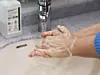 Händewaschen hilft gegen die Ausbreitung des Coronaviru - aber wie steht es um die Hygiene in den Waschräumen?
