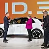 Angela Merkel bei VW auf der IAA