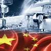 Maschinen vor einer China-Flagge