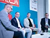 Der vierte Diskussionsteilnehmer war Philipp Glonner, CEO und Co-Founder von Arthur Bus (dritter von links). Moderiert wurde die Veranstaltung von 'Produktion'-Chefredakteur Claus Wilk (links).
