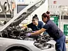 An 270 Arbeitsplätzen bauen 1.380 Mitarbeiter, davon 36 Prozent Frauen, in aktuell zwei Schichten, 450 Autos pro Tag. Diese werden an 80 Märkte weltweit geliefert.