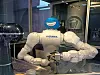 Roboterbarkeeper arbeitet bei Yaskawa