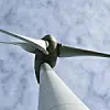 Windturbine direkt von unten fotografiert