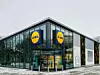 Ein sehr alter Werbespruch der Discounterkette Lidl lautete „Lidl ist billig“. Das kann man bei einem Markenwert von 17,1 Milliarden Euro heute wohl nicht mehr behaupten. Das Flaggschiff der Schwarz-Gruppe kommt damit auf Platz 9 der wertvollsten deutschen Marken.