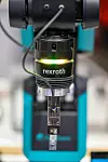 Smart Flex Effector in einer Beispielanwendung am Roboter mit einem Greifer - Bosch Rexroth - Hermes Award 2023 - Hannover Messe