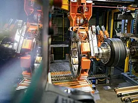 Auf Platz 5 kommt mit Continental der erste Autozulieferer aus Deutschland. Das Unternehmen erwirtschaftete 2023 einen Umsatz von 41,4 Milliarden Euro.