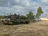 Kampfpanzer: Diese Panzer sind mit modernen Kanonen sowie Maschinenwaffen ausgerüstet und können feindliche Panzer und Fahrzeuge bekämpfen. Sie sind stark motorisiert, gepanzert und können als mobile Deckung für Infanterieeinheiten dienen. Sie sind der „klassische“ Panzer, der auf Ketten durch das Kampfgebiet donnert. Einige Beispiele sind der deutsche Leopard 2 (Bild), der amerikanische Abrams oder der israelische Merkava.