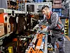 Audi-Produktion: Rückenschonend arbeiten mit dem Exoskelett-2