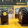 Continental Messestand auf der Agritechnica mit großen Traktorreifen