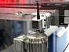 Vibrationssensor am Winkelgetriebe eines Förderbandantrieb.jpg Um den genannten Problemen zu begegnen, wurden zunächst sechs ausgewählte Förderbandantriebe einer Fertigungslinien sowie vier Getriebe zweier Scara-Roboter mit Endiio Retrofit-Sensoren zur Überwachung von Vibration, Beschleunigung und Temperatur ausgestattet und in Betrieb genommen.