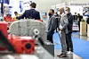 Viele Fachgespräche wie hier am Stand von SEW Eurodrive ließen die Aussteller:innen die Messe positiv bewerten.