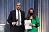 Einen Sonderpreis der Start-Up-Award-Jury erhielt Lena Weirauch (CEO und Co-Fonder von AI-Omatic Solutions) von Jury-Mitglied Prof.-Dr. Christoph Runde (Geschäftsführer Virtual DImension Center Fellbach) für die zukunftsweisende Predictive-Maintenance-Lösung ihres Unternehmens.