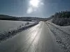 Die Straßen im hohen Norden sind teilweise spiegelglatt.