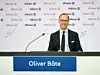 Oliver Bäte (CEO der Allianz) auf einer Pressekonferenz.