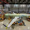 Airbus Fertigung eines Flugzeuges in einer Halle