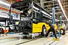 Vom Maschinenpark zum digitalen Zwilling: Wie Daimler Buses mit Partnern die Fertigung digital transformiert. Im Bild ist die EvoBus-Montage im Werk Mannheim zu sehen.