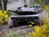 KF51 Panther – Kampfpanzer der neuen Generation: Mit dem KF51 Panther stellte Rheinmetall 2022 einen Kampfpanzer vor, der neue Maßstäbe setzt: Ausgestattet mit einer 130-mm-Glattrohrkanone, einem vollautomatischen Ladesystem und einer NGVA-konformen digitalen Architektur vereint der Panther hohe Feuerkraft mit modernster Sensorik und Vernetzung. Das optionale Konzept eines unbemannten, ferngesteuerten Turms zeigt das Potenzial für künftiges human-machine teaming. Trotz massiver Wirkung bleibt der Panzer mit unter 59 Tonnen vergleichsweise leicht und mobil.