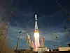 Rakete startet am Startplatz Kourou in Französisch-Guayana