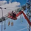 Spie Mitarbeiter realisieren Umspannwerk in der Höhe.