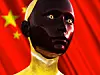 Roboter-KI vor China-Flagge