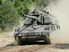 Projekt 7: Panzerhaubitze 2000. Insgesamt 22 neue Panzerhaubitzen 2000 (PzH 2000) wird die Bundeswehr ab 2025 erhalten. Damit sollen nicht nur die an die Ukraine abgegebenen Exemplare ersetzt werden, sondern auch die Fähigkeiten der Artillerietruppe ausgebaut werden. Das hochmoderne, selbstfahrende Geschütz verfügt über eine 155-mm-Haubitze und einen aufgeladenen 8-Zylinder-Dieselmotor von MTU mit 1.000 PS. Maximal kann die Haubitze bis zu 30 km (mit Standardgeschossen), 40 km (ERFB-Geschossen) und bis zu 56 km (mit V-LAP-Munition) zielgenau schießen. Durch entsprechende minimale Änderungen im Schusswinkel kann das System so feuern, dass bis zu sechs Geschosse gleichzeitig im Ziel einschlagen.