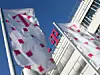 Telekom Logo auf Flaggen