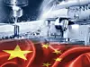 Maschinen vor einer China-Flagge