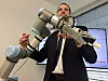 Universal Robot mit Kraft-Momenten-Sensor von Optoforce und Greifer von On Robot