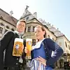Prosit vor dem Hofbräuhaus München
