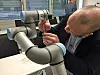 Universal Robot mit Kraft-Momenten-Sensor von Optoforce und Greifer von On Robot