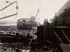 Texas City Disaster (1947) - Am 16. April 1947 explodierte das Schiff SS Grandcamp in Texas City, das mit Ammoniumnitrat beladen war. Die Explosion tötete mindestens 581 Menschen, verletzte Tausende und zerstörte große Teile der Stadt. Dieses Ereignis bleibt eine der schlimmsten industriellen Explosionen in der US-Geschichte und führte zur Einführung strengerer Vorschriften für den Umgang und Transport von Chemikalien. Das Bild zeigt die SS Wilson B. Keene, die bei der Katastrophe zsrstört wurde.