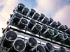 Riesige Ventilatoren saugen die Luft an, aus der das CO₂ dann herausgefiltert wird.