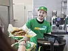 Platz 15: Rund 7.000 Menschen in Deutschland arbeiten für die Fastfood-Kette Subway – inklusive aller Arbeitsplätze bei Franchise-Unternehmen. Die US-Firma mit Sitz in Bridgeport, Conneticut, bietet frisch zubereitete Sandwiches in zahlreichen Varianten. –