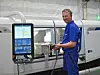 Jaromir Hornych arbeitet als Schleifer bei Wikov an der Studer CNC-Universal-Rundschleifmaschine S41