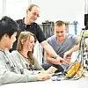 Die Ausbildung zum Instandhalter beziehungsweise zum Servicetechniker führt über die verschiedensten Gewerke.