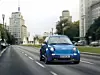 Ein Modell von e.Go-Mobile fährt auf einer Straße.