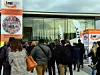 Messebesucher strömen auf den Eingang der Logimat zu.